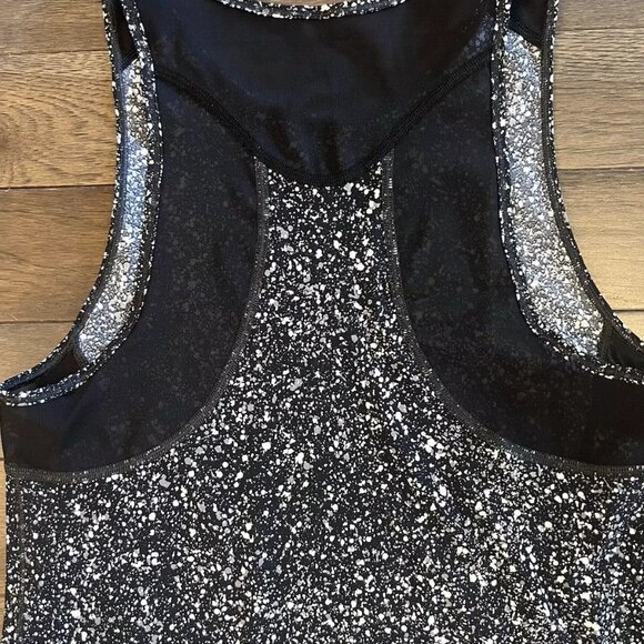 Women's LULULEMON Black White Activewear Tank Top Size 2-4 - Picture 2 of 5